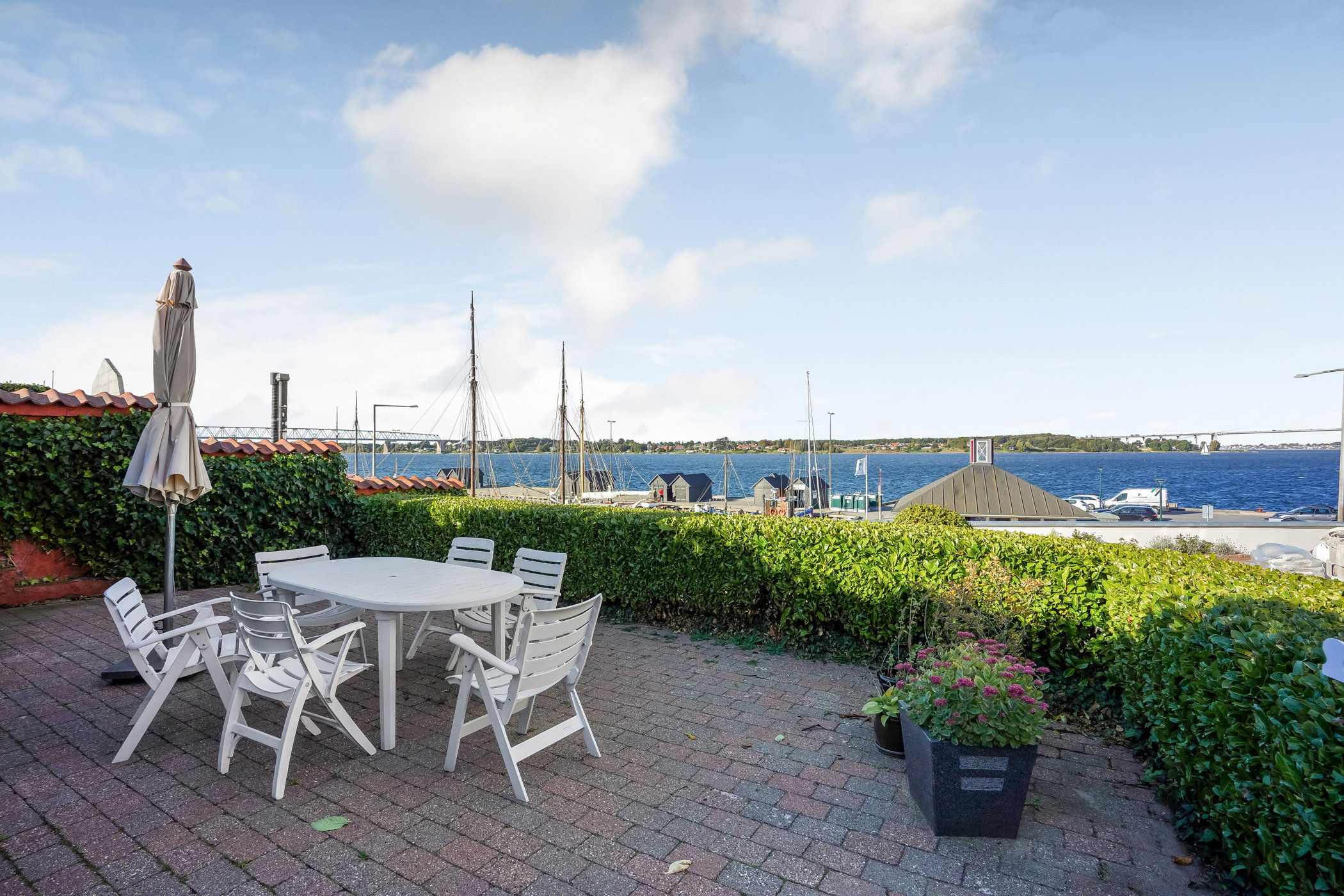 Fælles terrasse med udsigt over Lillebælt